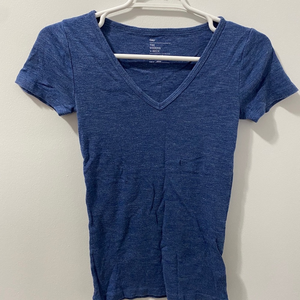 Gap new V neck T-shirt